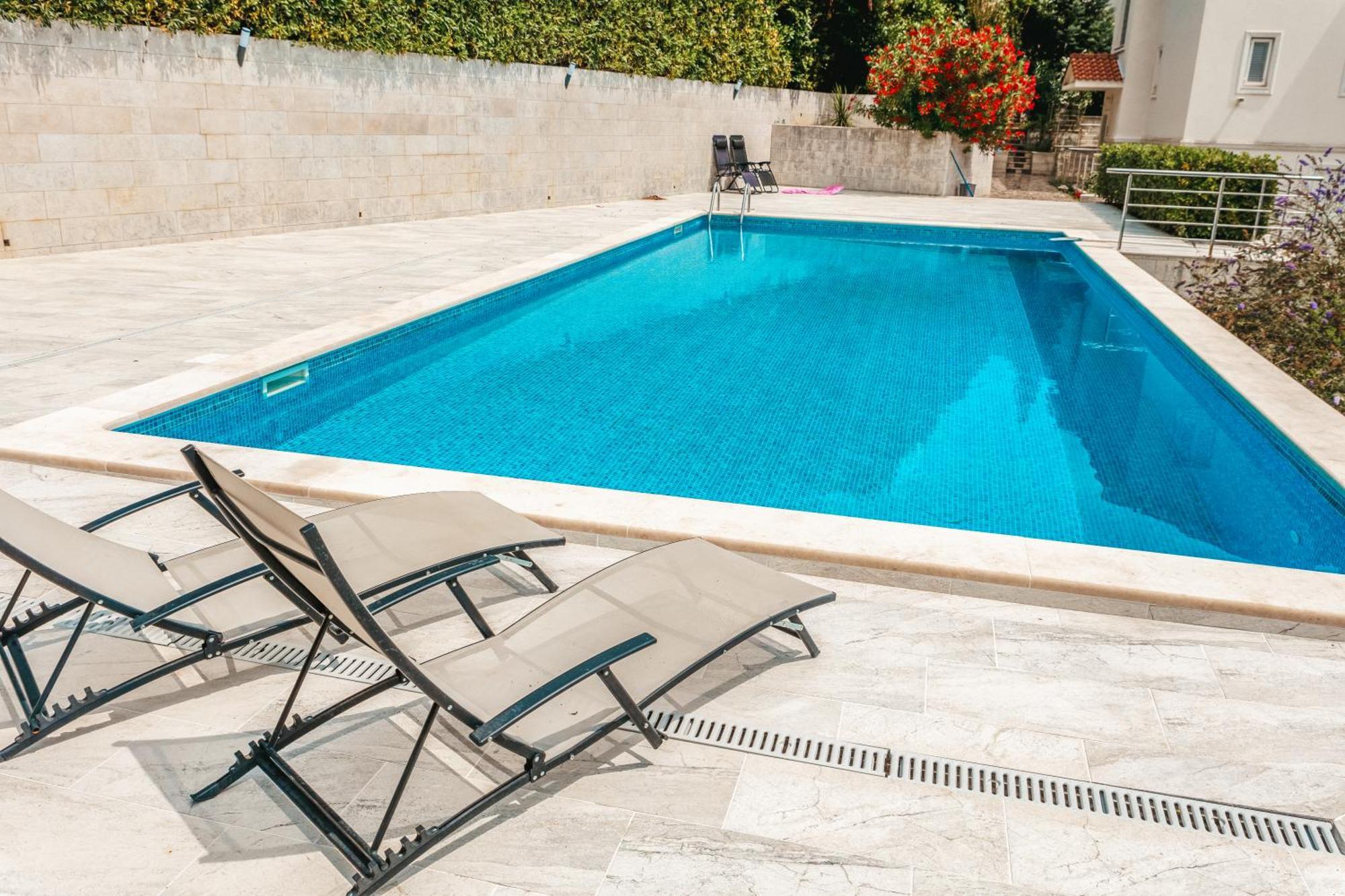 Villa Calista Icici Exterior photo